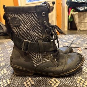 Sorel winter fancy lace boot